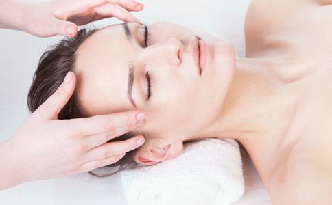 女性吸烟危害很大 及时戒烟很重要