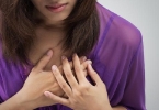 乳腺发炎引起发烧还可以喂奶吗？哺乳期乳腺炎发烧如何处理