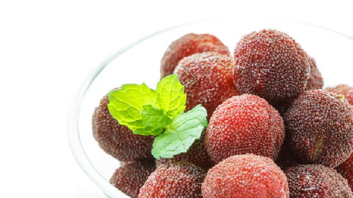 便秘是什么原因引起的？治疗便秘的食疗方法是什么？