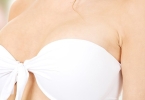 女人挤出性感的乳房事业线有害吗 挤压乳房可能出现这些坏处