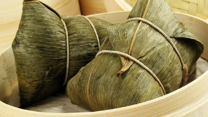 女人更年期年龄是多少？女人更年期养生保健要注意什么？