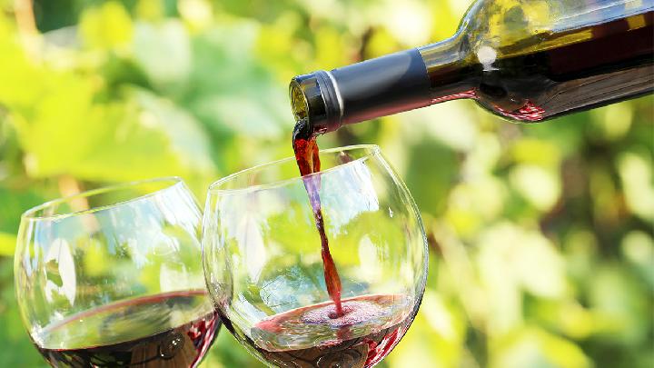 女人更年期年龄是多少？女人更年期保健应该注意什么？