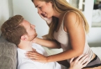 夫妻性爱时亲吻的技巧有哪些 夫妻要尝试更多姿势吗