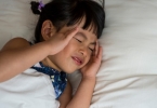 孕期右侧翻身就胀痛正常吗