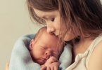 新生儿黄疸还可以吃母乳吗？新生儿黄疸会持续多长时间？
