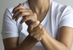 女性四肢麻木是什么病症的前兆 四肢发麻警惕7种病