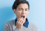 牙齿缝有东西抠不出来怎么办