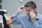 眼睛流黄色脓状眼屎怎么办？