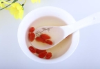 黄牙怎么变白的简单法
