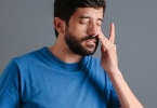 鼻炎引起的鼻痒打喷嚏如何预防和治疗？