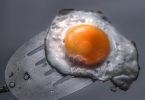 鸡蛋和鸡胸肉哪个更适合增肌