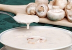 尿乳白色米汤似的什么原因
