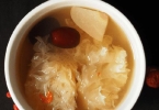 梨红枣枸杞一起煮有什么功效姨妈期间可以喝吗