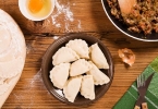 煮熟的饺子怎么保存不粘一起