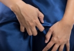 孕期有黄色分泌物？孕妈必看指南！
