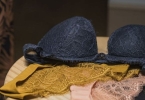 喂奶乳房一大一小怎么办(通辽胸部整形多少钱)