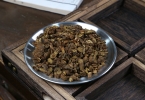 猛撞18黄芩片中药作用体现在哪些方面？（中医角度的辨证施治说明）