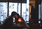 女性如何让男人荷尔蒙飙升？日常互动中的3个情绪调动技巧