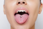 孕妇舌苔厚白是怎么回事（孕期舌苔变化解析）