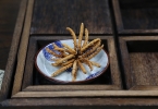 泡过酒的冬虫夏草怎么吃（再利用方法及功效）