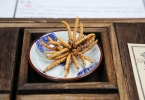 冬虫夏草泡酒每天喝多少（饮用量及频率建议）