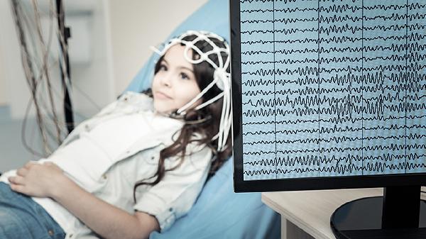 七十八岁老人脑梗塞偏瘫能治愈吗