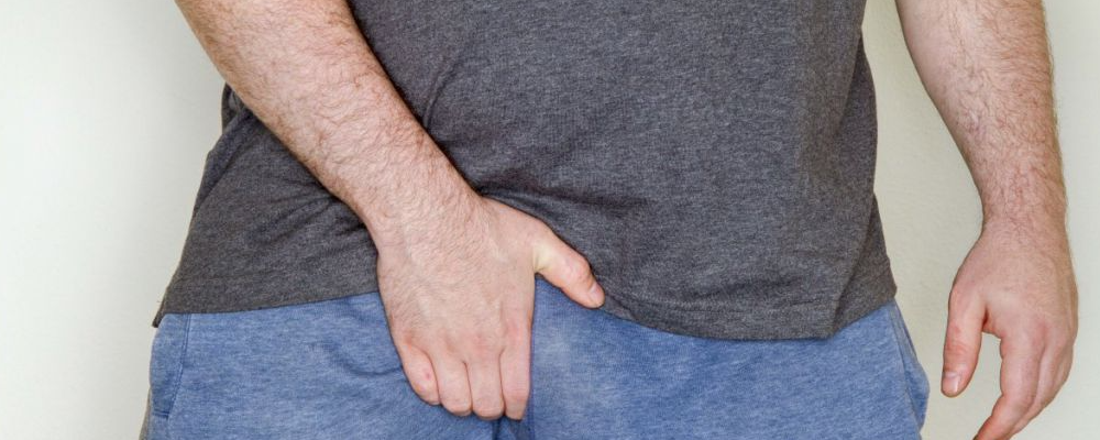 冠状沟有小肉粒是病吗？如何区分尖锐湿疣与珍珠疹