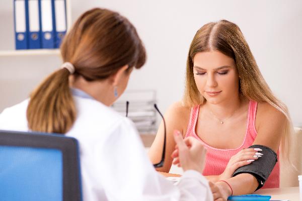 高血压病人突然血压低了怎么回事