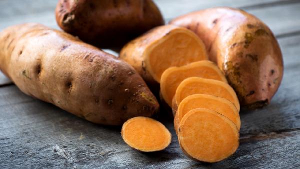 55岁大妈一直吃红薯当早饭，3年后做B超，医生叫来全科室，这是咋回事？