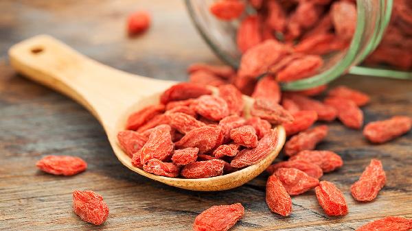 喝枸杞泡水嘴干怎么回事