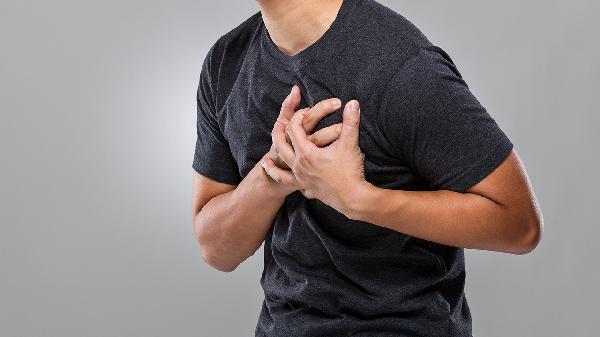 心脏有病，身体先知，重视这5种表现，或是心房颤动的呼救信号