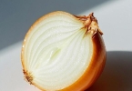 三种人坚决不能吃洋葱睡觉前能喝洋葱水么