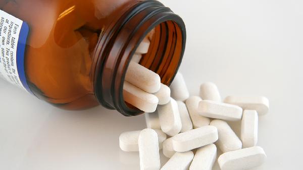 52岁大叔担心骨质疏松坚持吃钙片，半年后去复查，身体状况咋样了