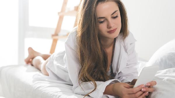 女人真正依赖你的表现，不是陪伴，也不是分享，而是做这3件事