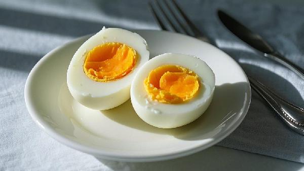 糖尿病不能吃鸡蛋？不想血糖飙升，少吃这6种主食