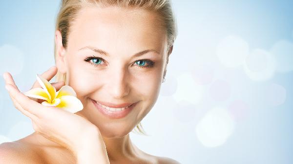 眼睛一旦出现这种表现，多半是胆固醇过高了！洗脸时千万要多注意