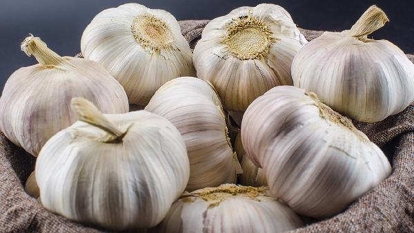 研究发现：不吃大蒜和辣椒的人，血栓一下就通畅了？真的吗？