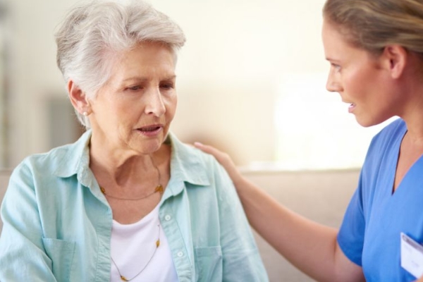 女生第一次同房后出血会持续多少天？初夜后护理与异常出血判断