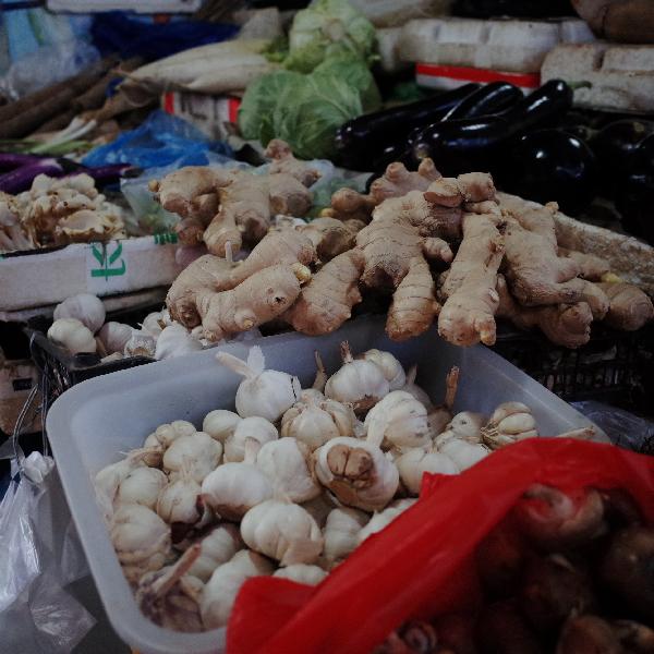 摆脱湿气不用愁！煎生姜片一月瘦10斤，简单好用的祛湿法快学起来