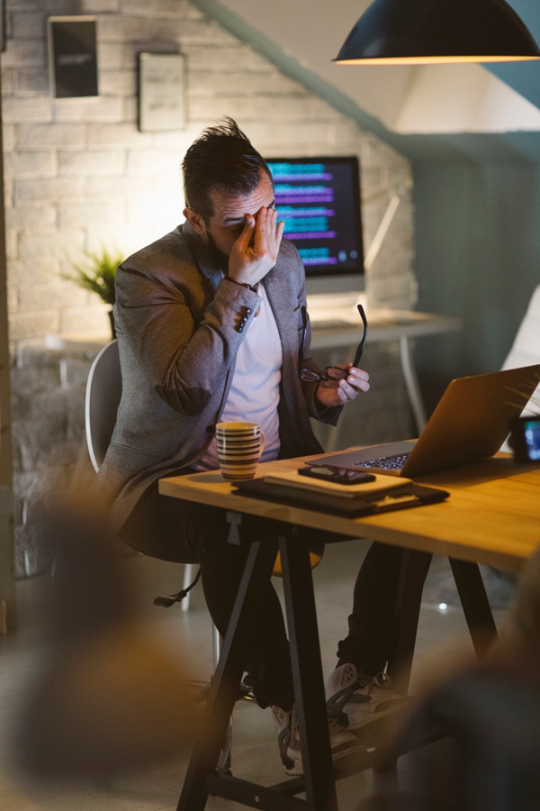 梦到女朋友和别的男人在一起？反映情感不安全感与对关系未来的担忧