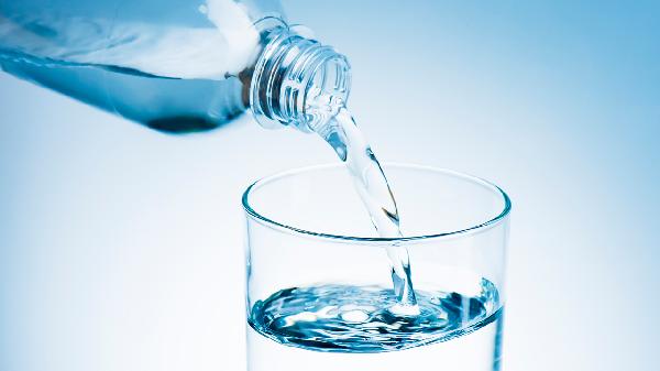 喝水后一直小便的人，与半天不去厕所的人，谁更健康呢？