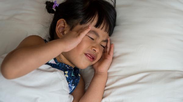 病毒性脑炎的主要症状是什么引起的原因