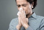 常见引起打喷嚏的原因