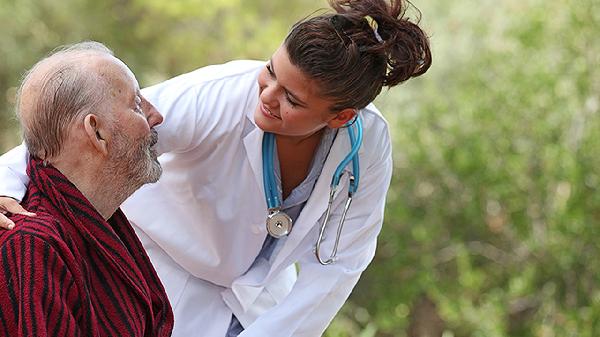 老年人血压越低越好？过低或致脑梗？科学调控是关键