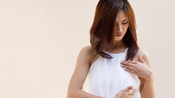 乳腺癌不是女性专属？60岁后男性也可能中招，这些信号别忽视