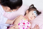宝宝发烧39.3睡得很香