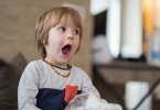 发现儿子早恋怎么办怎么引导教育？做好这4步比骂强百倍
