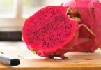 火龙果和草莓怎么摆盘