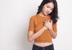 女子查出乳腺癌，崩溃：乳腺癌早期不是肿块，而是身上5种异常