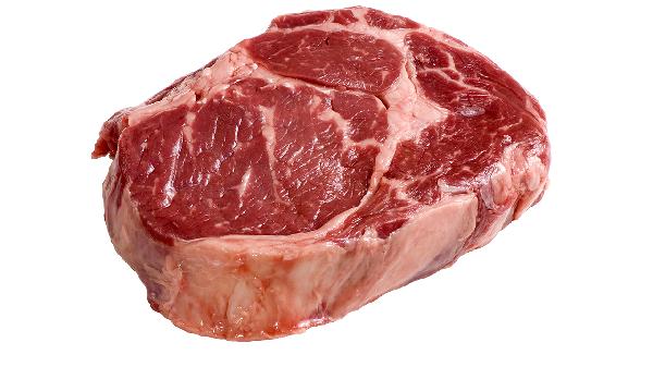 别再被“补心脏=牛肉”骗了！指南建议：把主肉换成鱼，少油少盐才是真关键